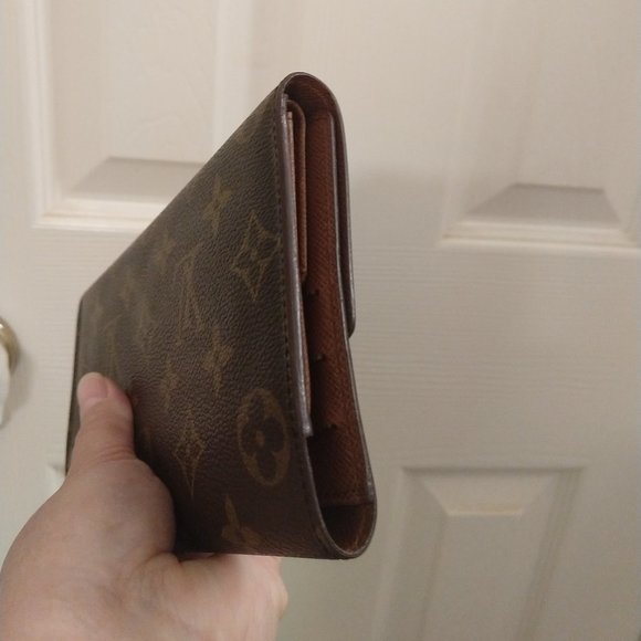 Louis Vuitton Monogram International Wallet - Picture 6 of 14